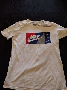 Nike Men's White Short-Sleeve T-Shirt with Red, Blue and Gray Graphic